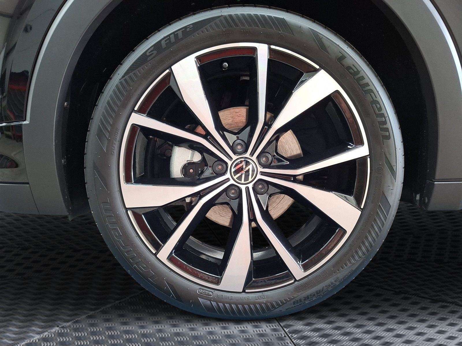 Fahrzeugabbildung Volkswagen T-Cross 1.5.TSI R-Line 18"Matrix AHK ACC Kamera