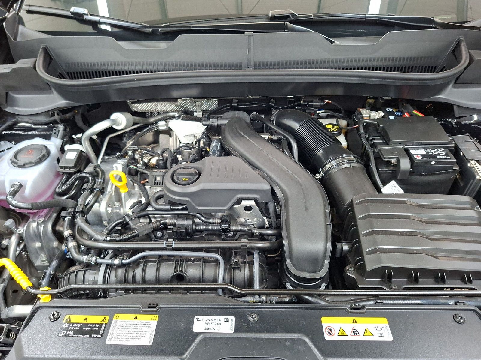 Fahrzeugabbildung Volkswagen T-Cross 1.5.TSI R-Line 18"Matrix AHK ACC Kamera