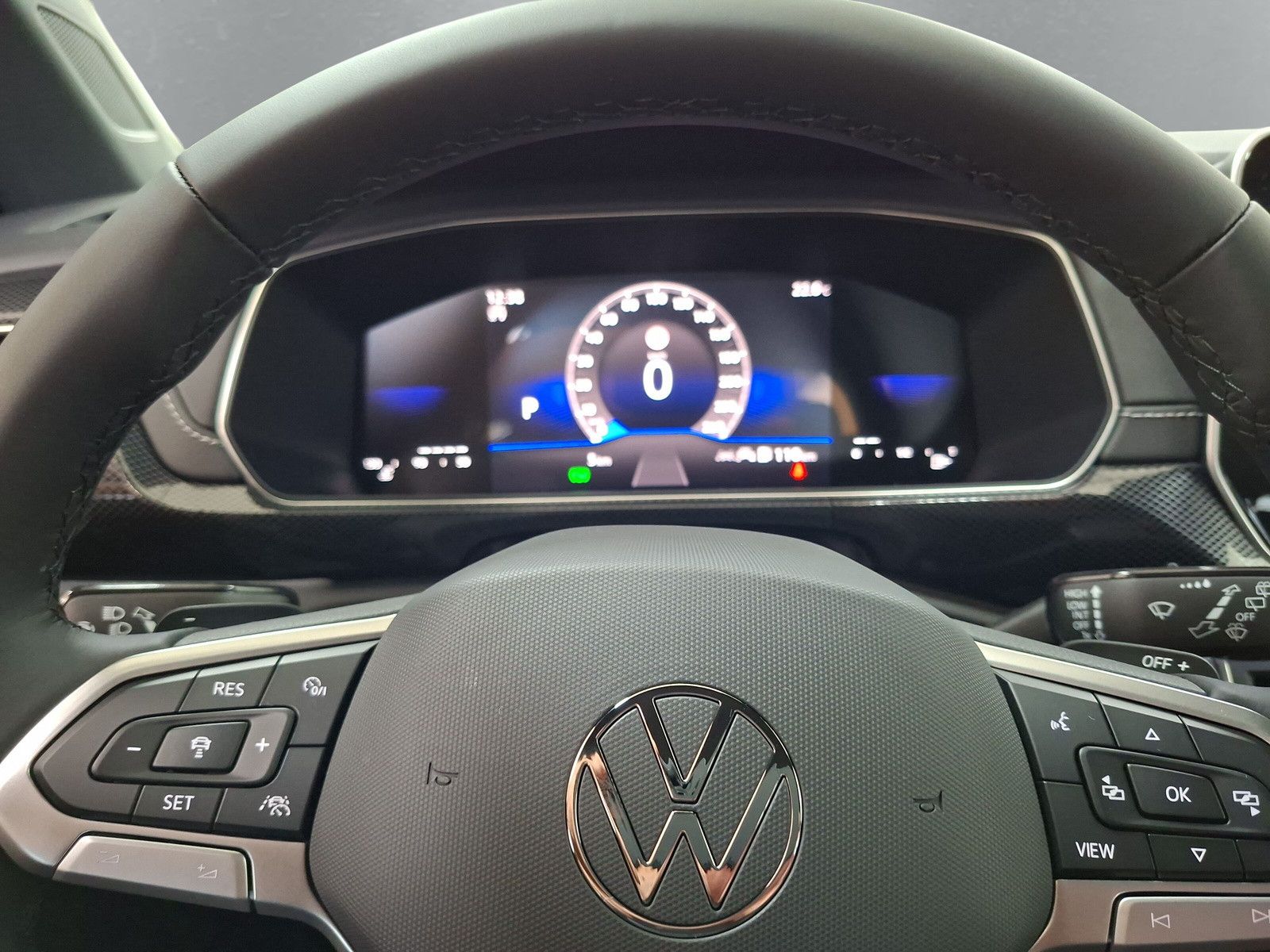 Fahrzeugabbildung Volkswagen T-Cross 1.5.TSI R-Line 18"Matrix AHK ACC Kamera
