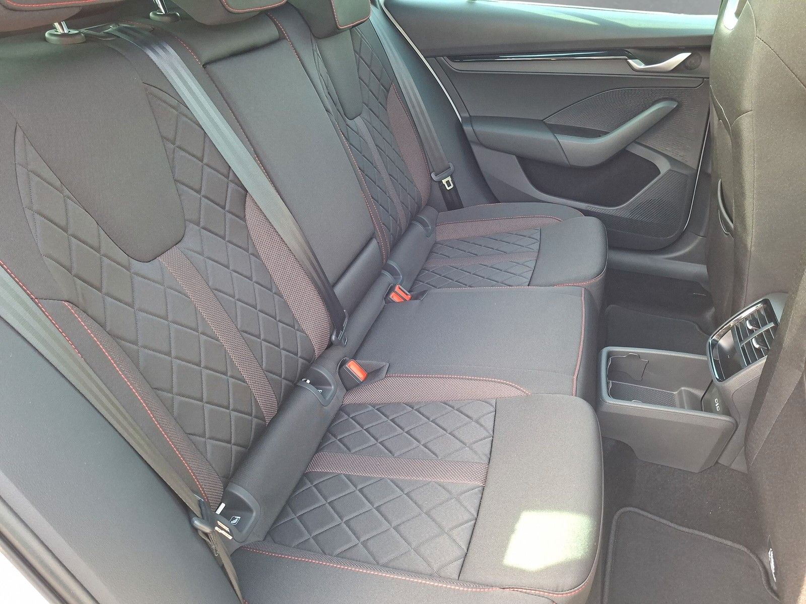 Fahrzeugabbildung SKODA Octavia Combi 2.0TSI RS 19"AHK PanoStandh.Canton