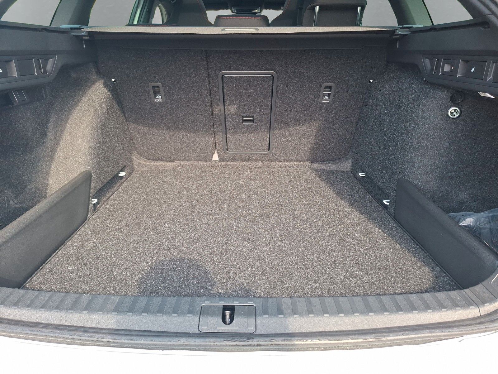 Fahrzeugabbildung SKODA Octavia Combi 2.0TSI RS 19"AHK PanoStandh.Canton