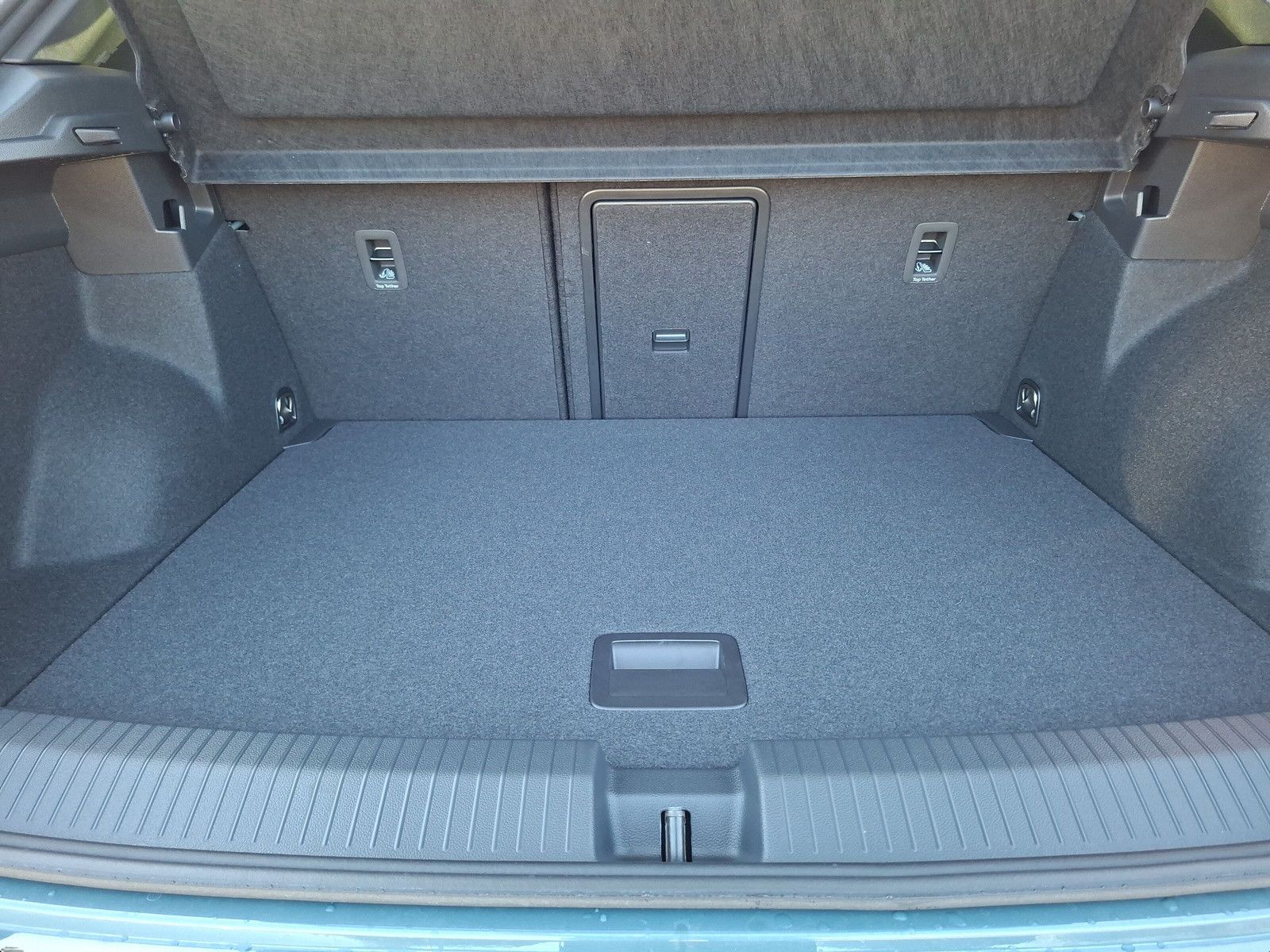 Fahrzeugabbildung Volkswagen T-Roc 1.5TSI R-Line Pano AHK ACC 19"LED Plus