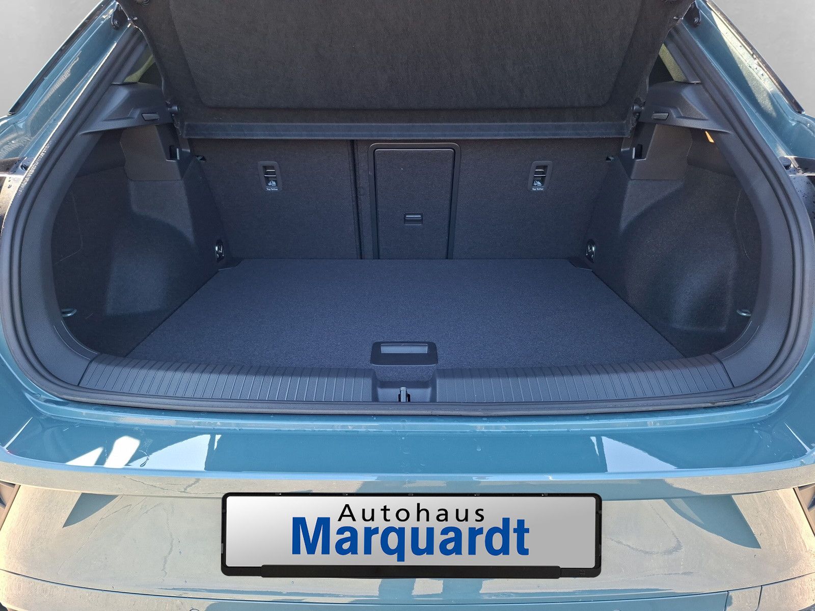 Fahrzeugabbildung Volkswagen T-Roc 1.5TSI R-Line Pano AHK ACC 19"LED Plus