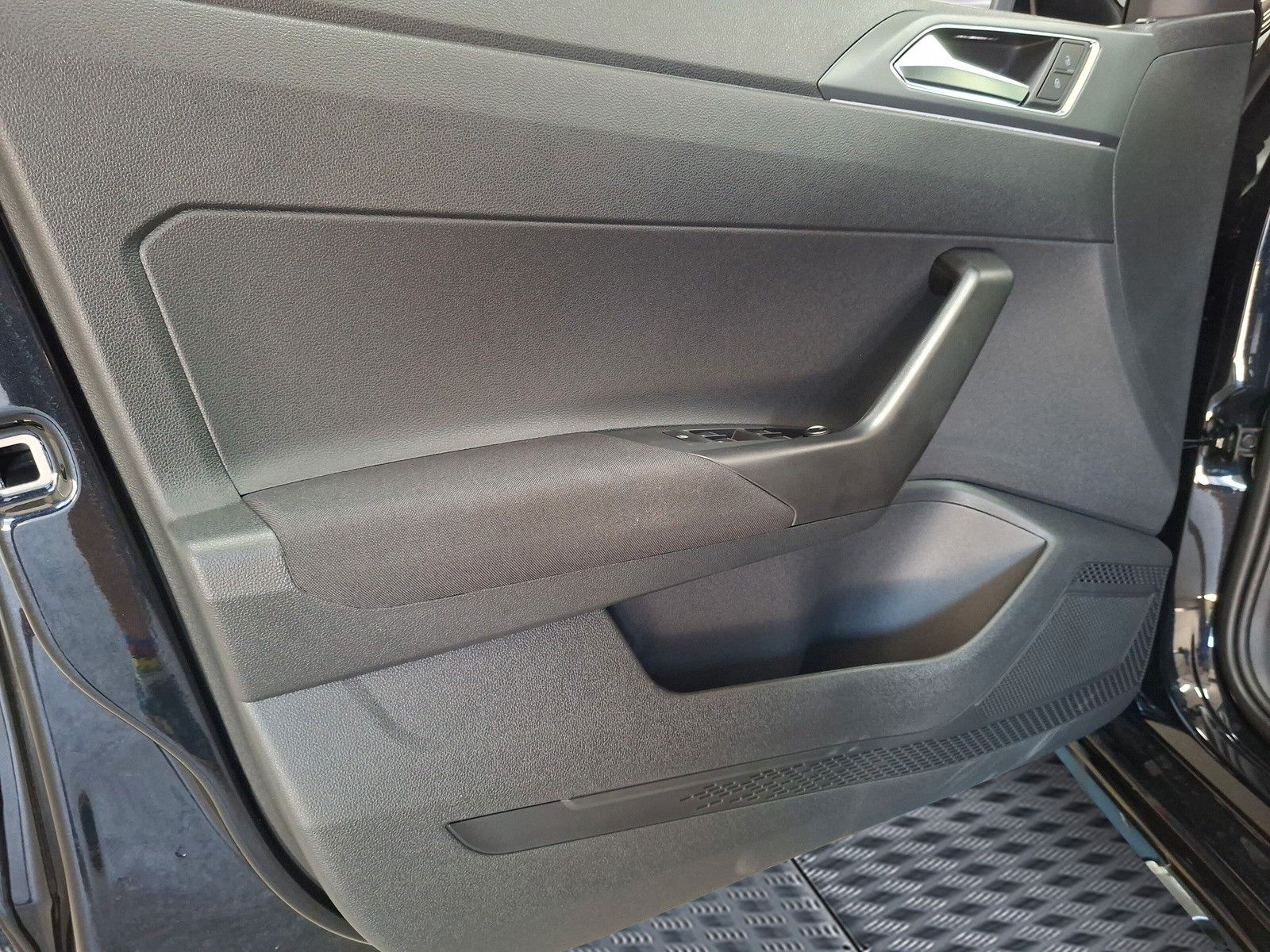 Fahrzeugabbildung Volkswagen Taigo 1.5 TSI R Line  IQ Matrix Pano ACC 18" AHK