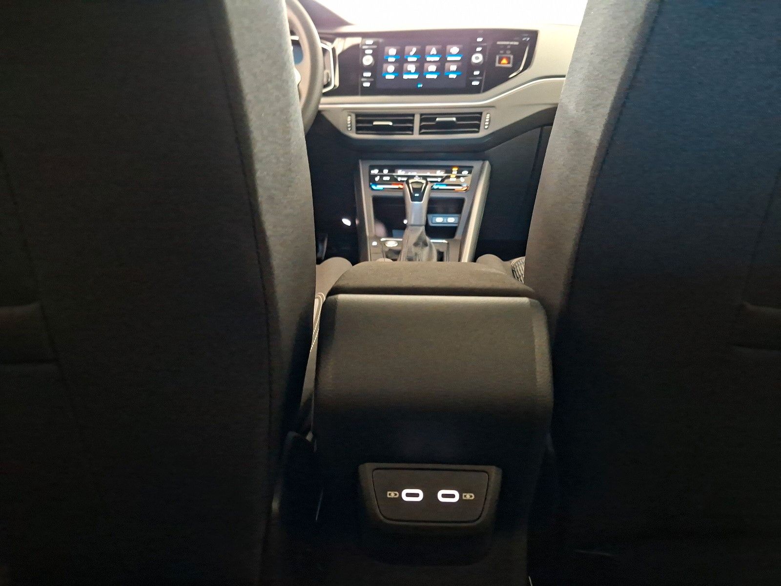 Fahrzeugabbildung Volkswagen Taigo 1.5 TSI R Line  IQ Matrix Pano ACC 18" AHK