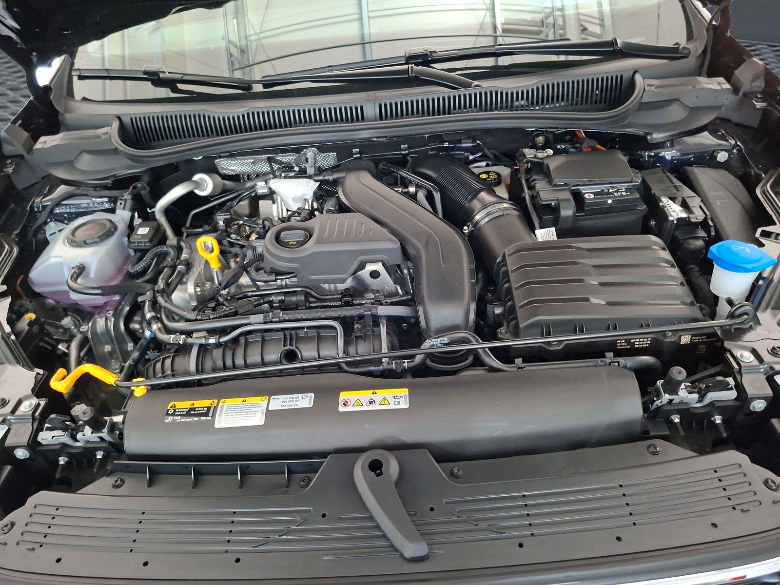 Fahrzeugabbildung Volkswagen Taigo 1.5 TSI R Line  IQ Matrix Pano ACC 18" AHK