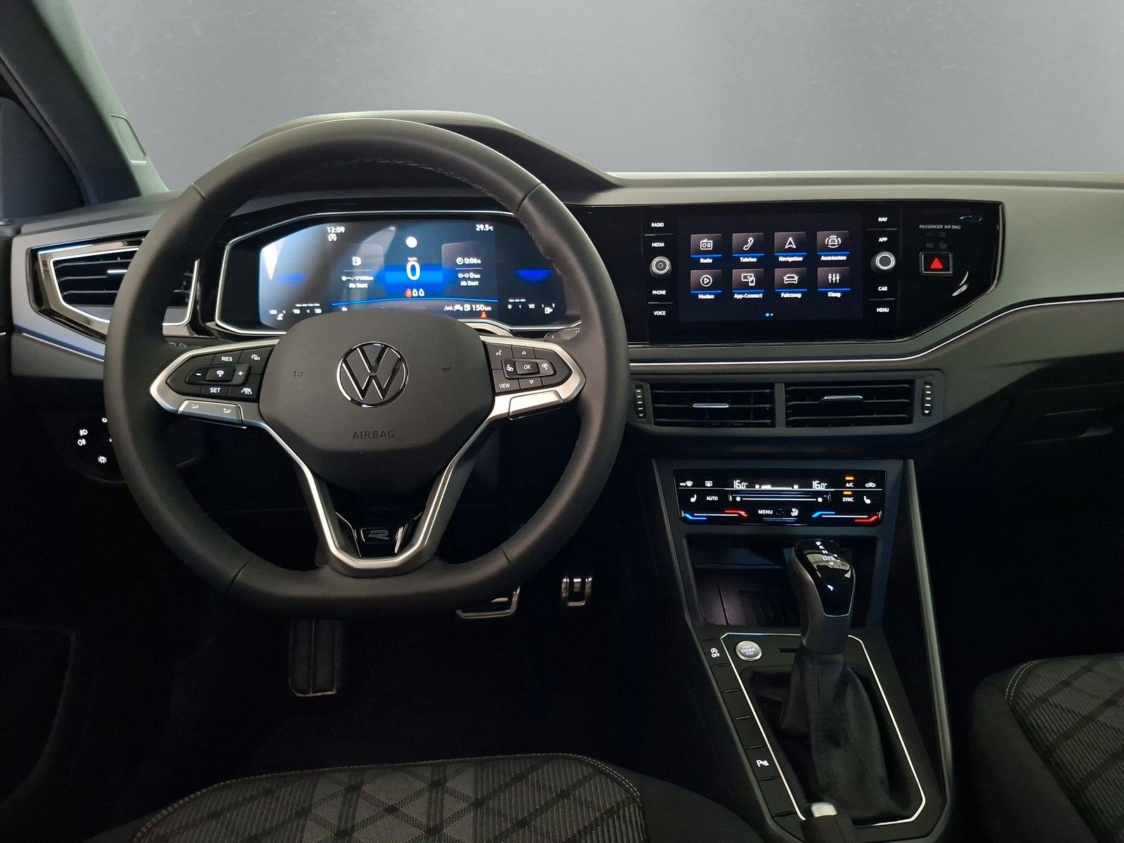 Fahrzeugabbildung Volkswagen Taigo 1.5 TSI R Line  IQ Matrix Pano ACC 18" AHK
