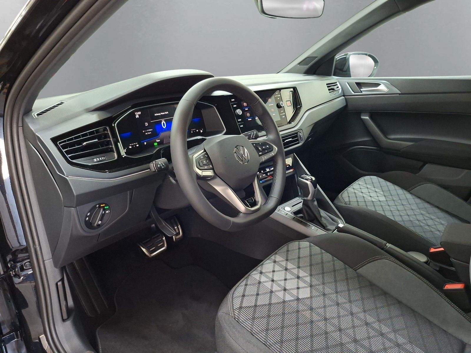 Fahrzeugabbildung Volkswagen Taigo 1.5 TSI R Line  IQ Matrix Pano ACC 18" AHK