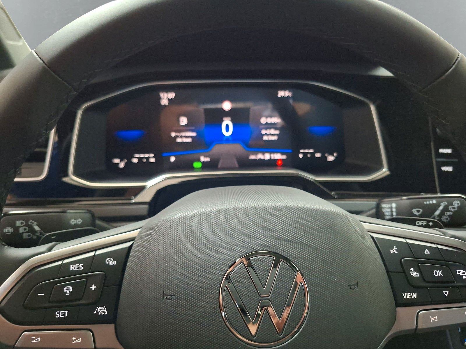 Fahrzeugabbildung Volkswagen Taigo 1.5 TSI R Line  IQ Matrix Pano ACC 18" AHK
