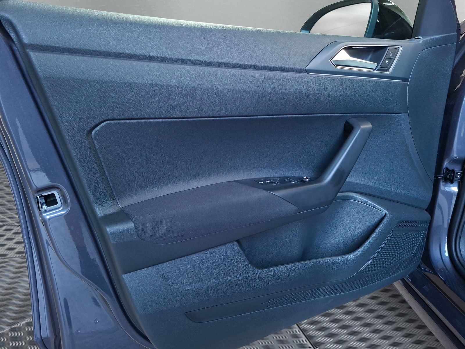Fahrzeugabbildung Volkswagen Taigo 1.5 TSI R Line IQ Matrix Pano ACC 18" AHK