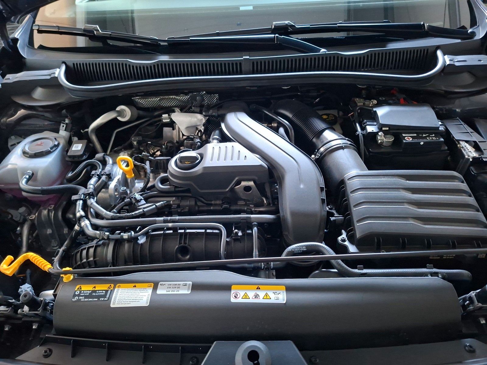 Fahrzeugabbildung Volkswagen Taigo 1.5 TSI R Line IQ Matrix Pano ACC 18" AHK