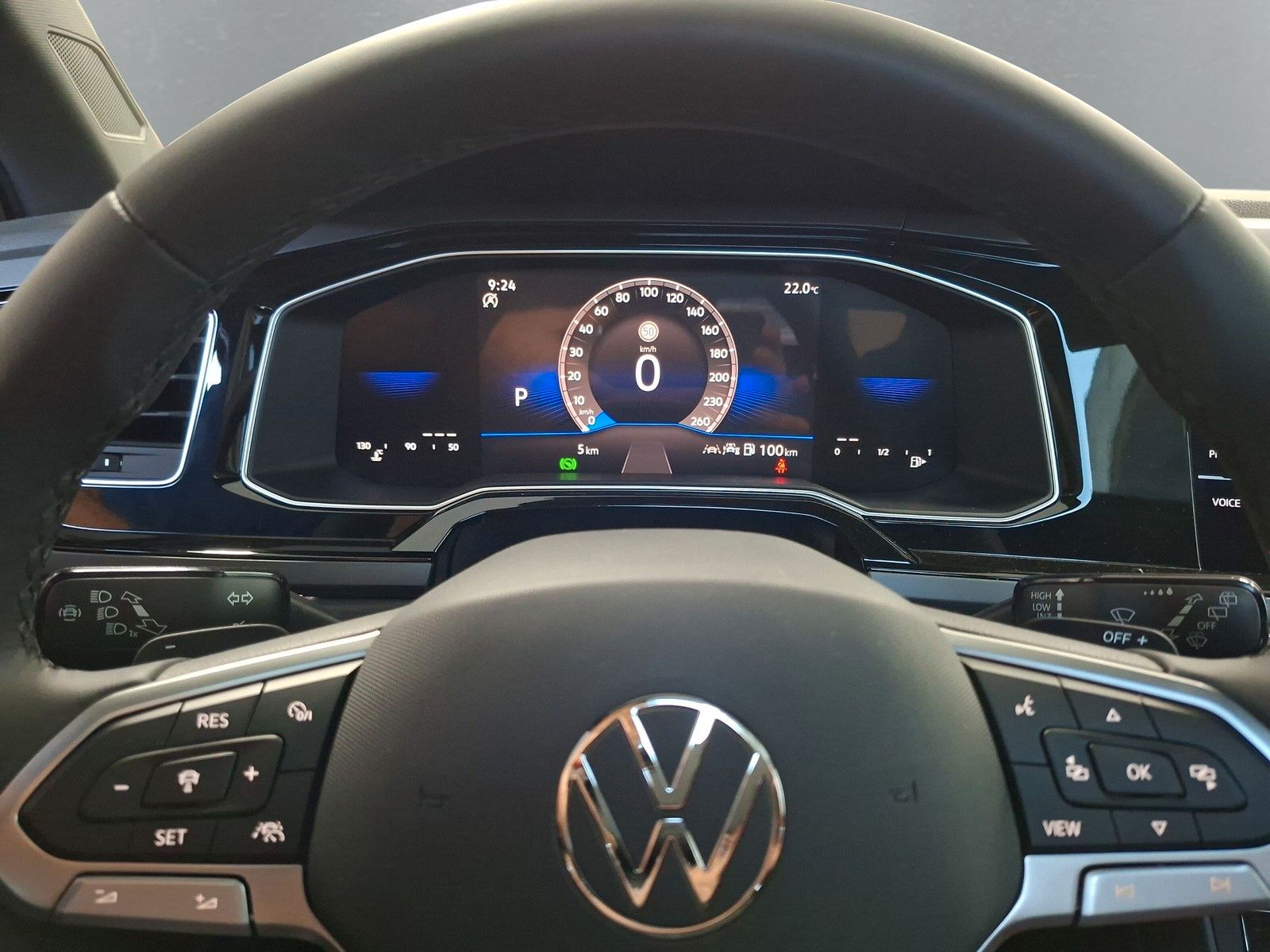 Fahrzeugabbildung Volkswagen Taigo 1.5 TSI R Line IQ Matrix Pano ACC 18" AHK