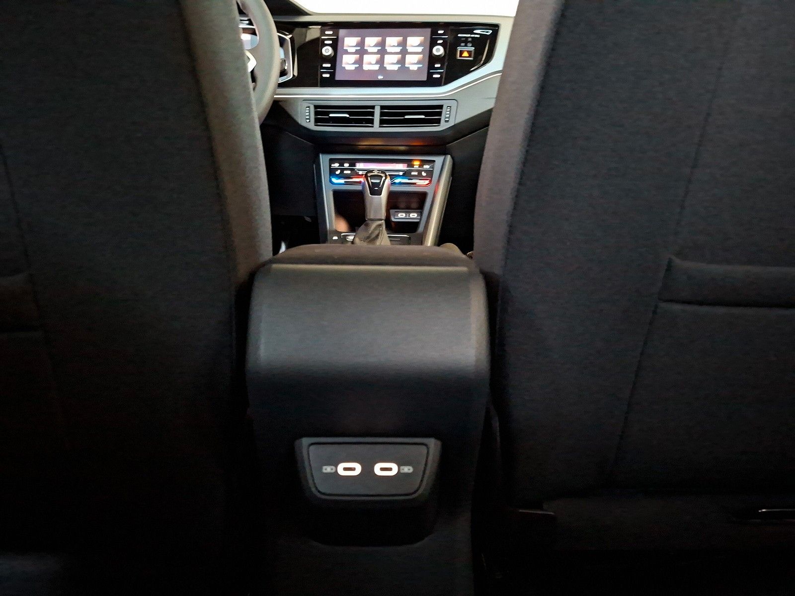 Fahrzeugabbildung Volkswagen Taigo 1.5 TSI R Line IQ Matrix Pano ACC 18" AHK