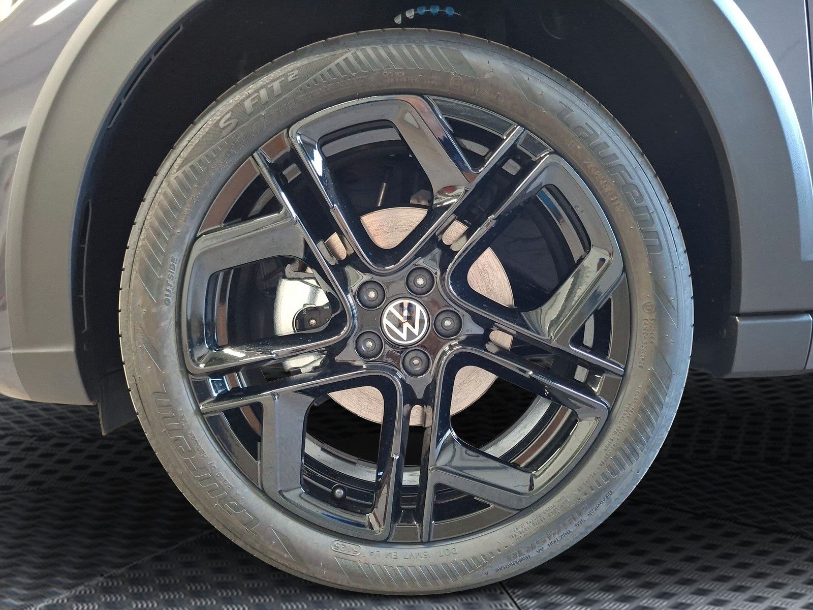 Fahrzeugabbildung Volkswagen Taigo 1.5 TSI R Line IQ Matrix Pano ACC 18" AHK