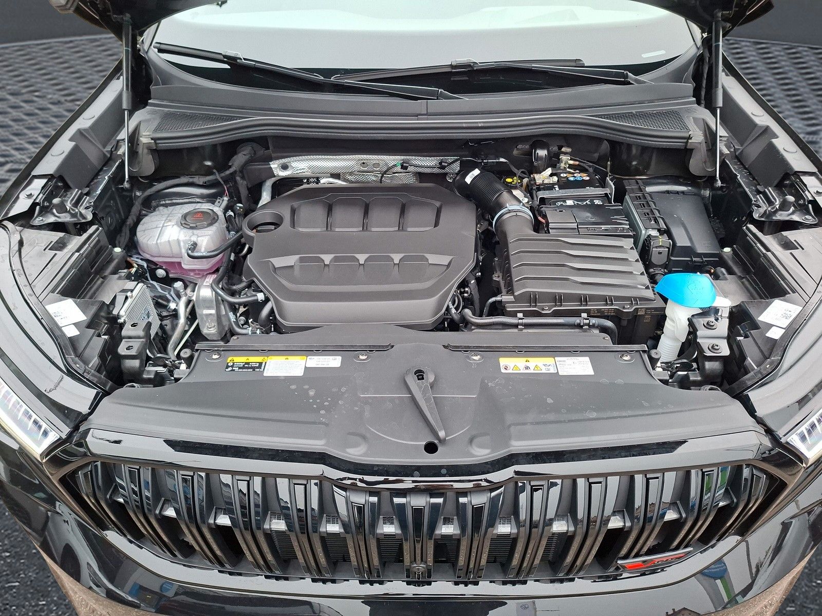 Fahrzeugabbildung SKODA Kodiaq 2.0TSI RS Pano AHK .Headup Standh.7Sitz