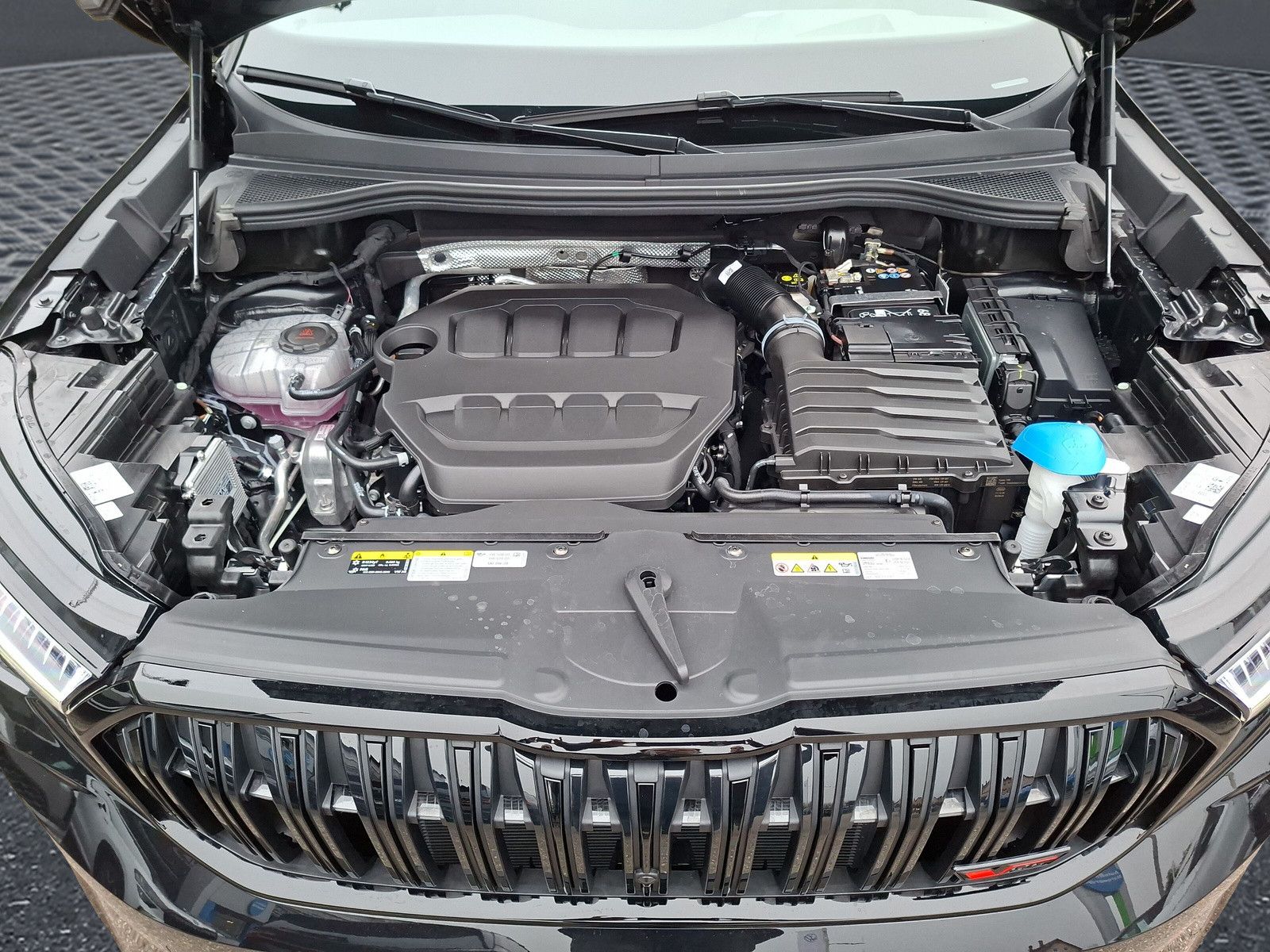 Fahrzeugabbildung SKODA Kodiaq 2.0TSI RS Pano AHK .Headup Standh.7Sitz