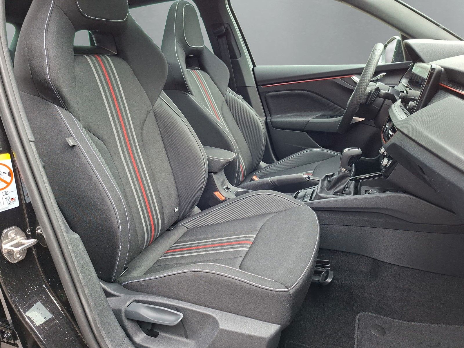 Fahrzeugabbildung SKODA Kamiq 1.5TSI Monte Carlo Pano Matrix 18 Zoll AHK