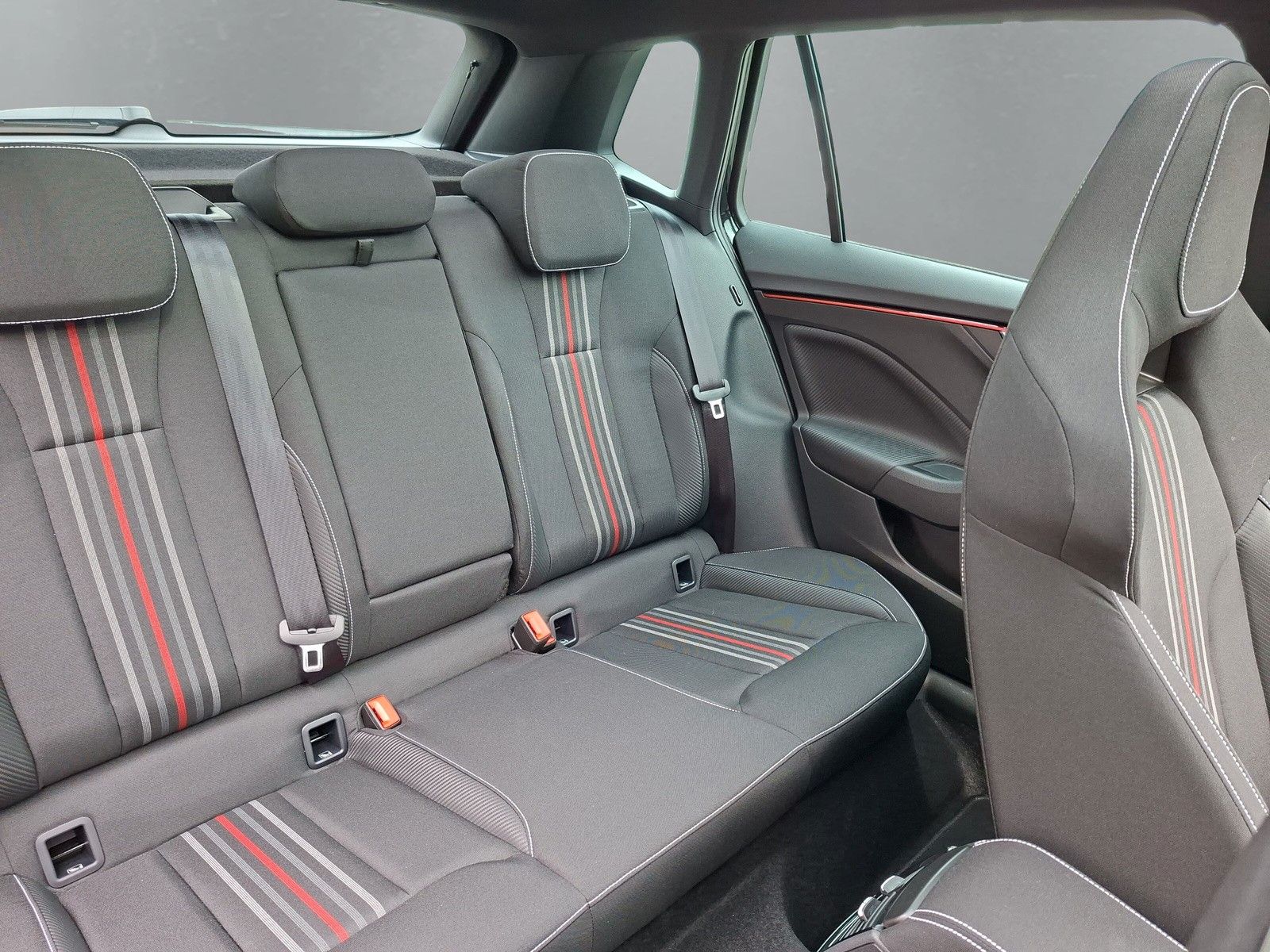 Fahrzeugabbildung SKODA Kamiq 1.5TSI Monte Carlo Pano Matrix 18 Zoll AHK