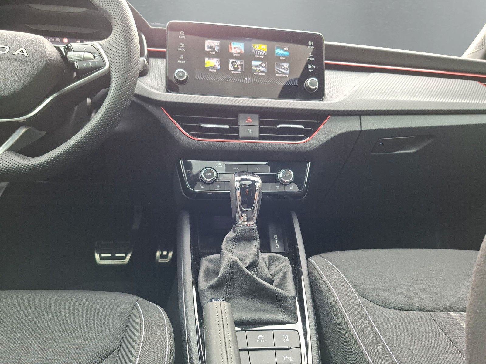 Fahrzeugabbildung SKODA Kamiq 1.5TSI Monte Carlo Pano Matrix 18 Zoll AHK