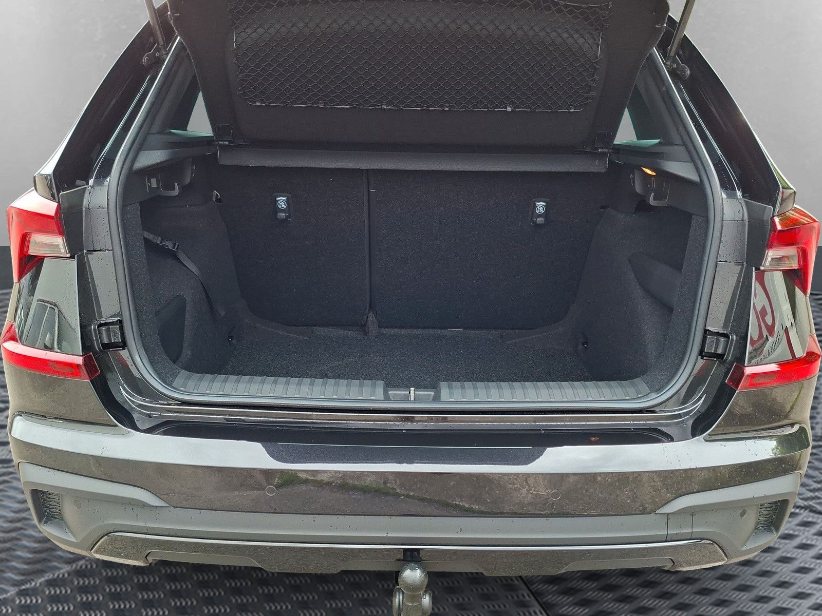 Fahrzeugabbildung SKODA Kamiq 1.5TSI Monte Carlo Pano Matrix 18 Zoll AHK