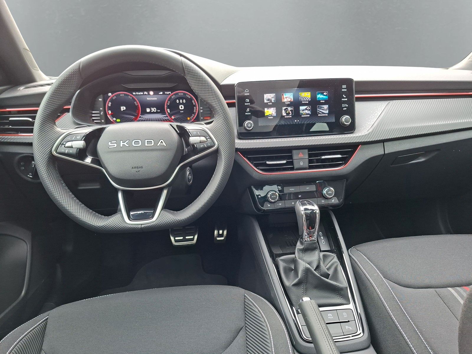 Fahrzeugabbildung SKODA Kamiq 1.5TSI Monte Carlo Pano Matrix 18 Zoll AHK