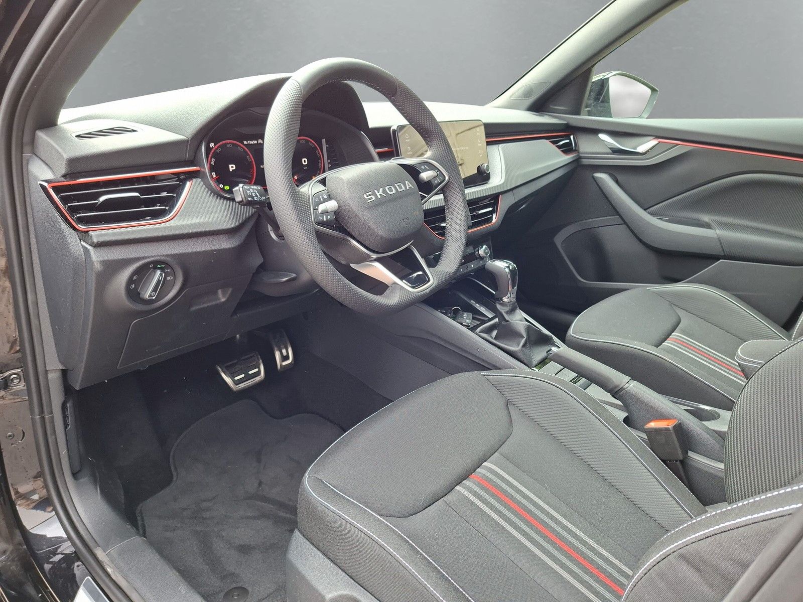 Fahrzeugabbildung SKODA Kamiq 1.5TSI Monte Carlo Pano Matrix 18 Zoll AHK