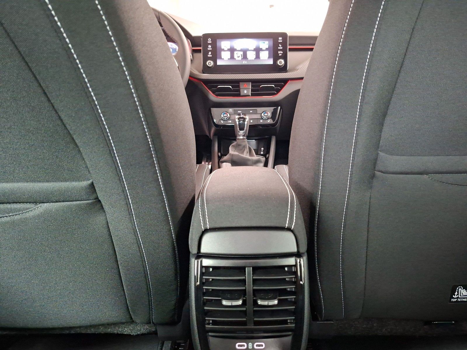 Fahrzeugabbildung SKODA Kamiq 1.5TSI Monte Carlo Pano Matrix ACC SideAHK