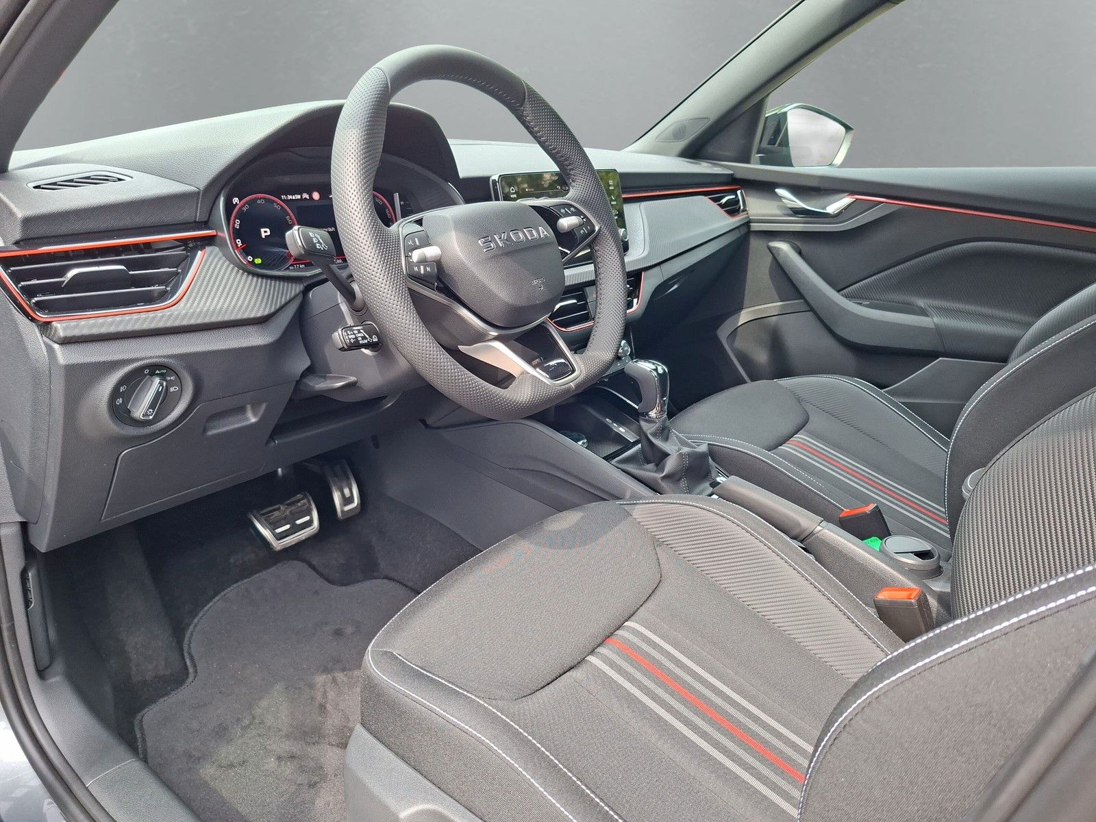 Fahrzeugabbildung SKODA Kamiq 1.5TSI Monte Carlo Pano Matrix ACC SideAHK