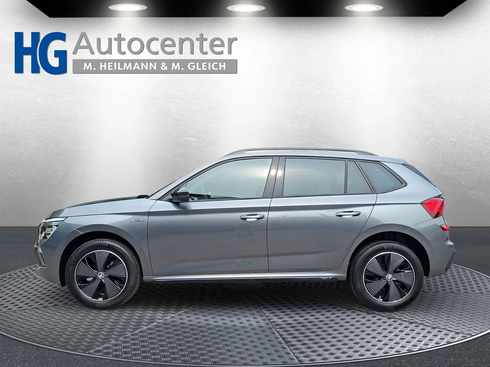 Fahrzeugabbildung SKODA Kamiq 1.5TSI Monte Carlo Pano Matrix ACC SideAHK