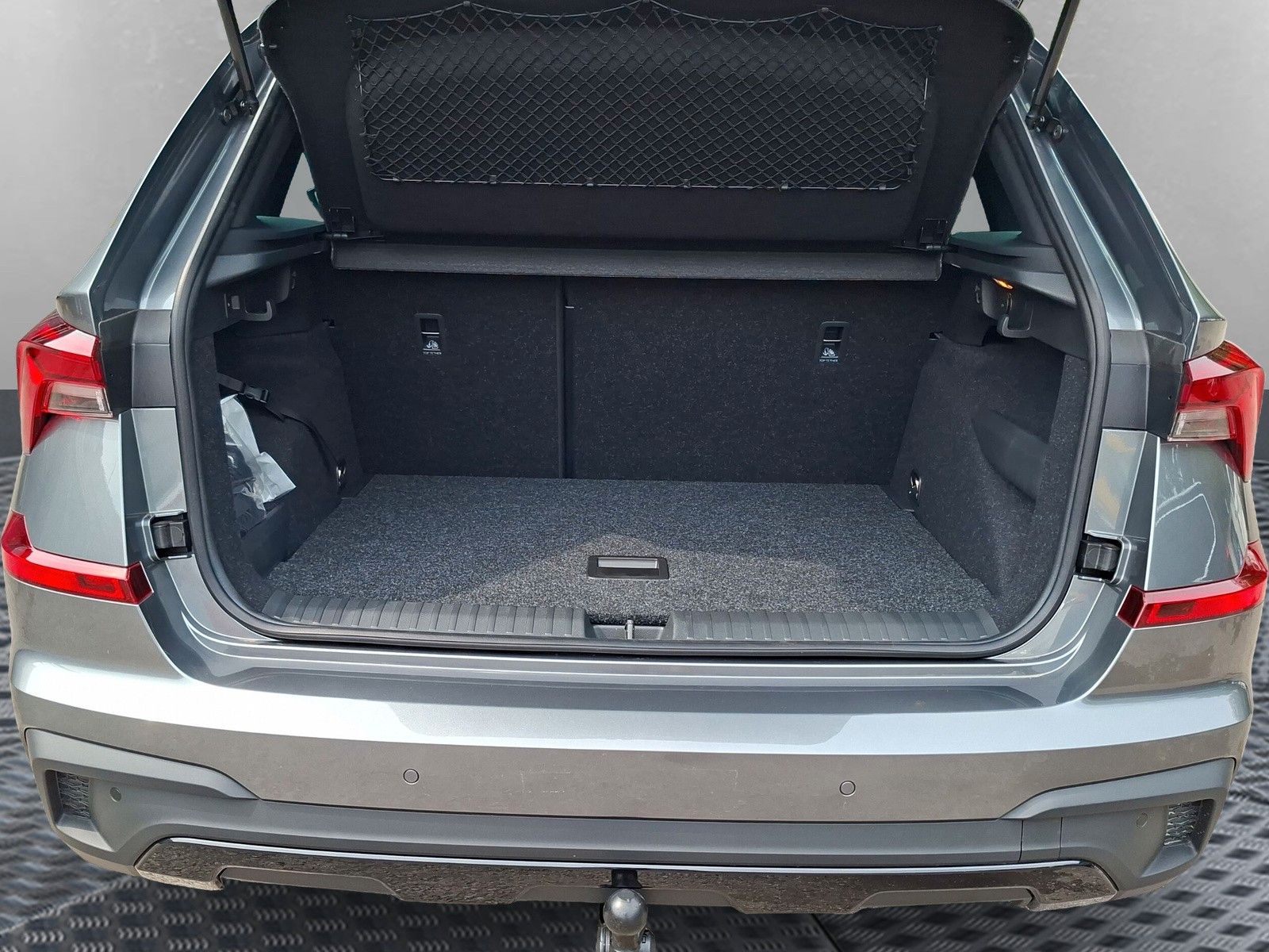 Fahrzeugabbildung SKODA Kamiq 1.5TSI Monte Carlo Pano Matrix ACC SideAHK