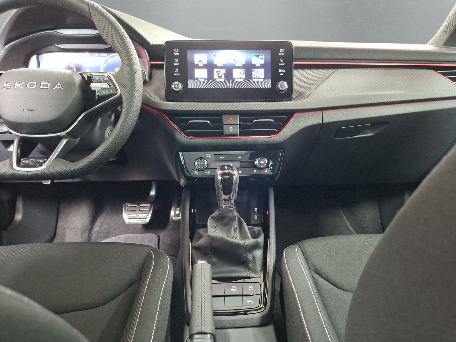 Fahrzeugabbildung SKODA Kamiq 1.5TSI Monte Carlo Pano Matrix ACC SideAHK