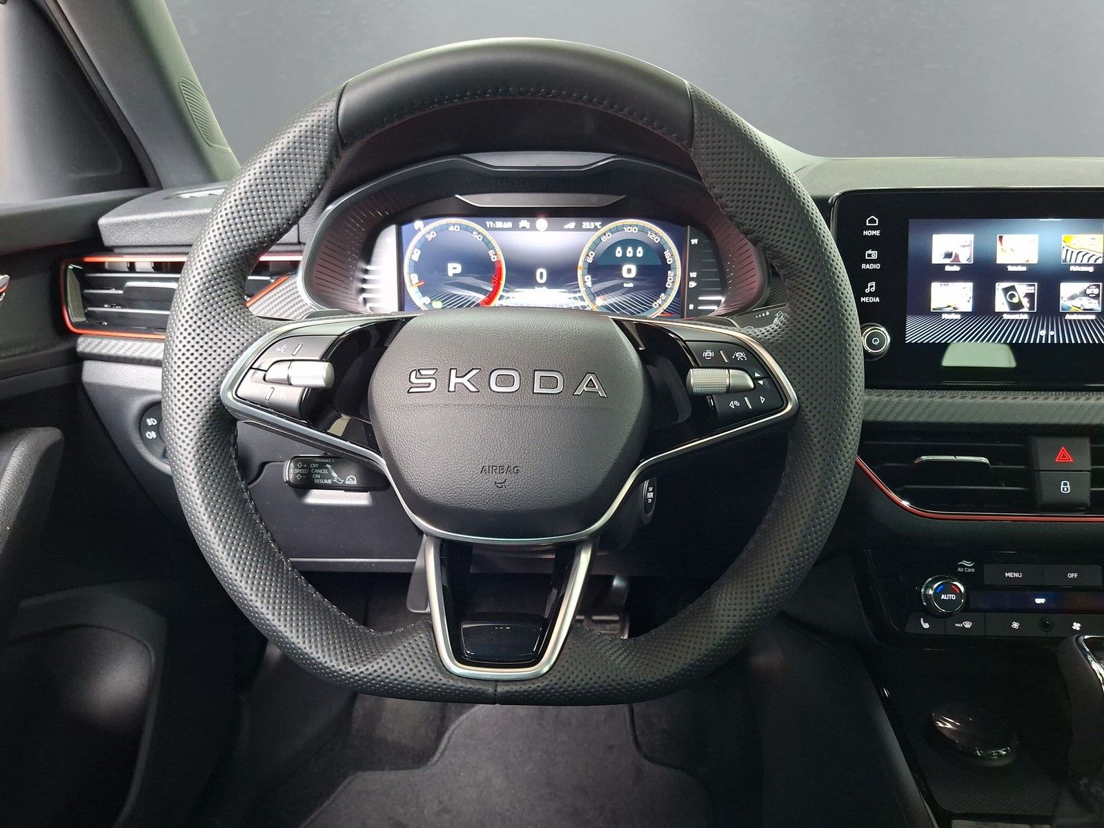 Fahrzeugabbildung SKODA Kamiq 1.5TSI Monte Carlo Pano Matrix ACC SideAHK