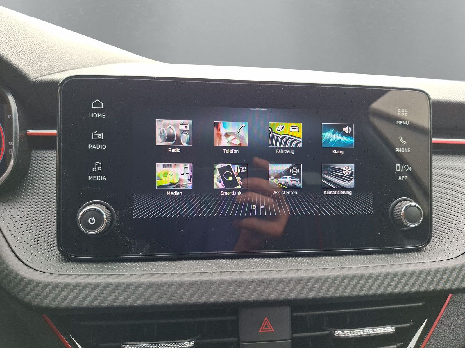 Fahrzeugabbildung SKODA Kamiq 1.5TSI Monte Carlo Pano Matrix ACC SideAHK