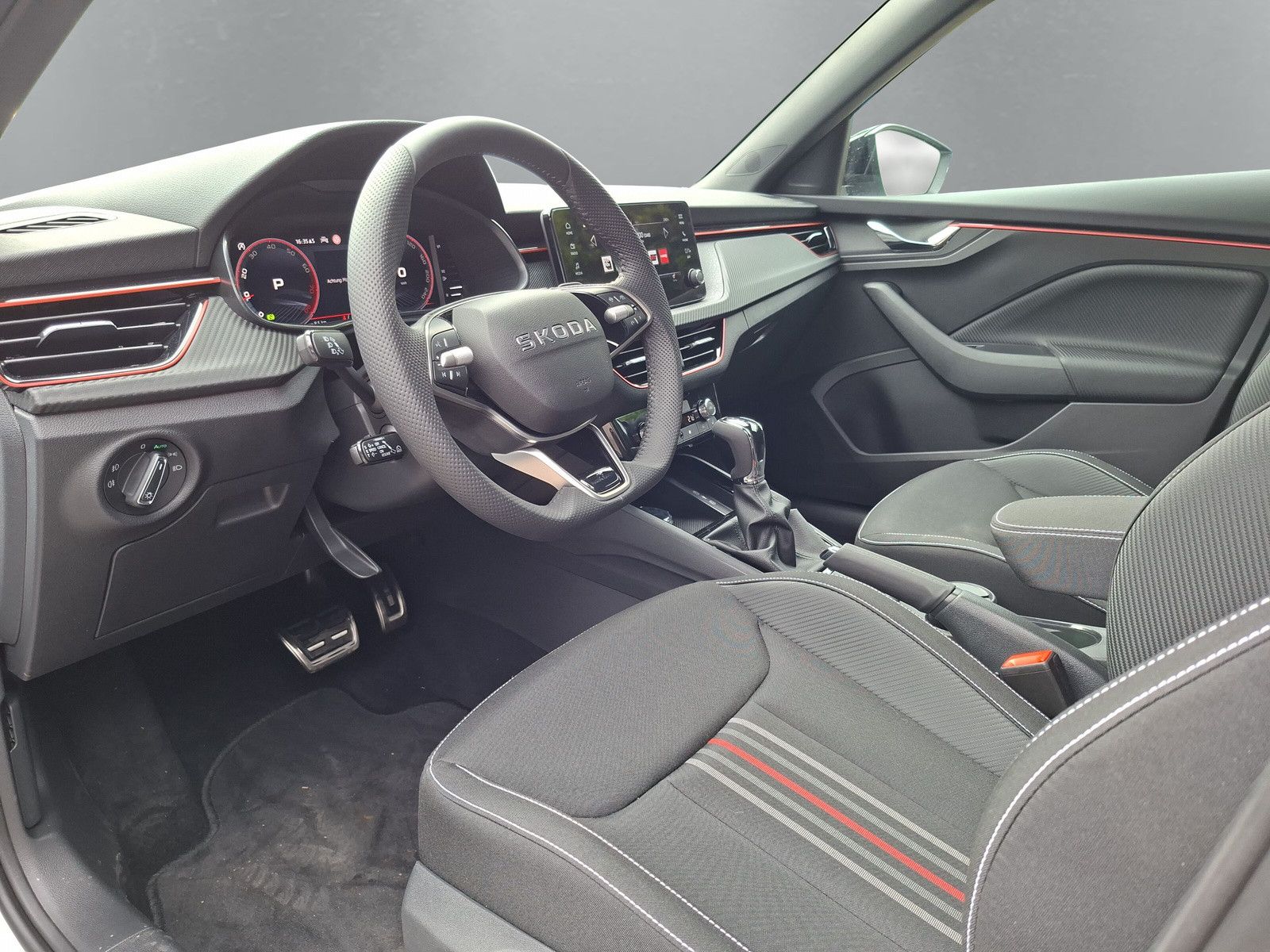 Fahrzeugabbildung SKODA Kamiq 1.5TSI Monte Carlo Pano Matrix ACC SideAHK