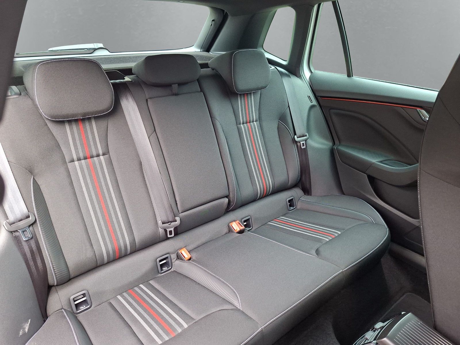 Fahrzeugabbildung SKODA Kamiq 1.5TSI Monte Carlo Pano Matrix ACC SideAHK