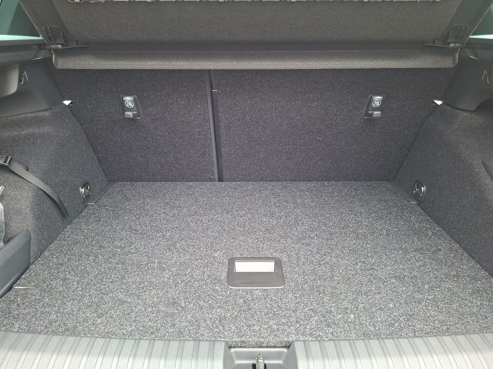 Fahrzeugabbildung SKODA Kamiq 1.5TSI Monte Carlo Pano Matrix ACC SideAHK
