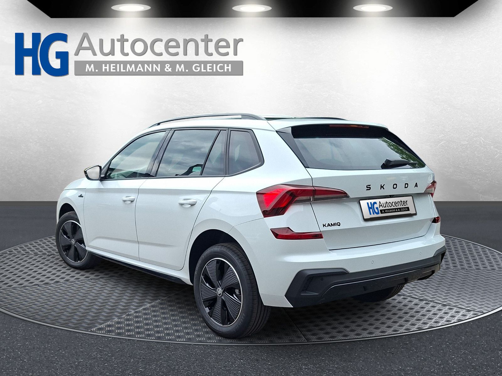 Fahrzeugabbildung SKODA Kamiq 1.5TSI Monte Carlo Pano Matrix ACC SideAHK