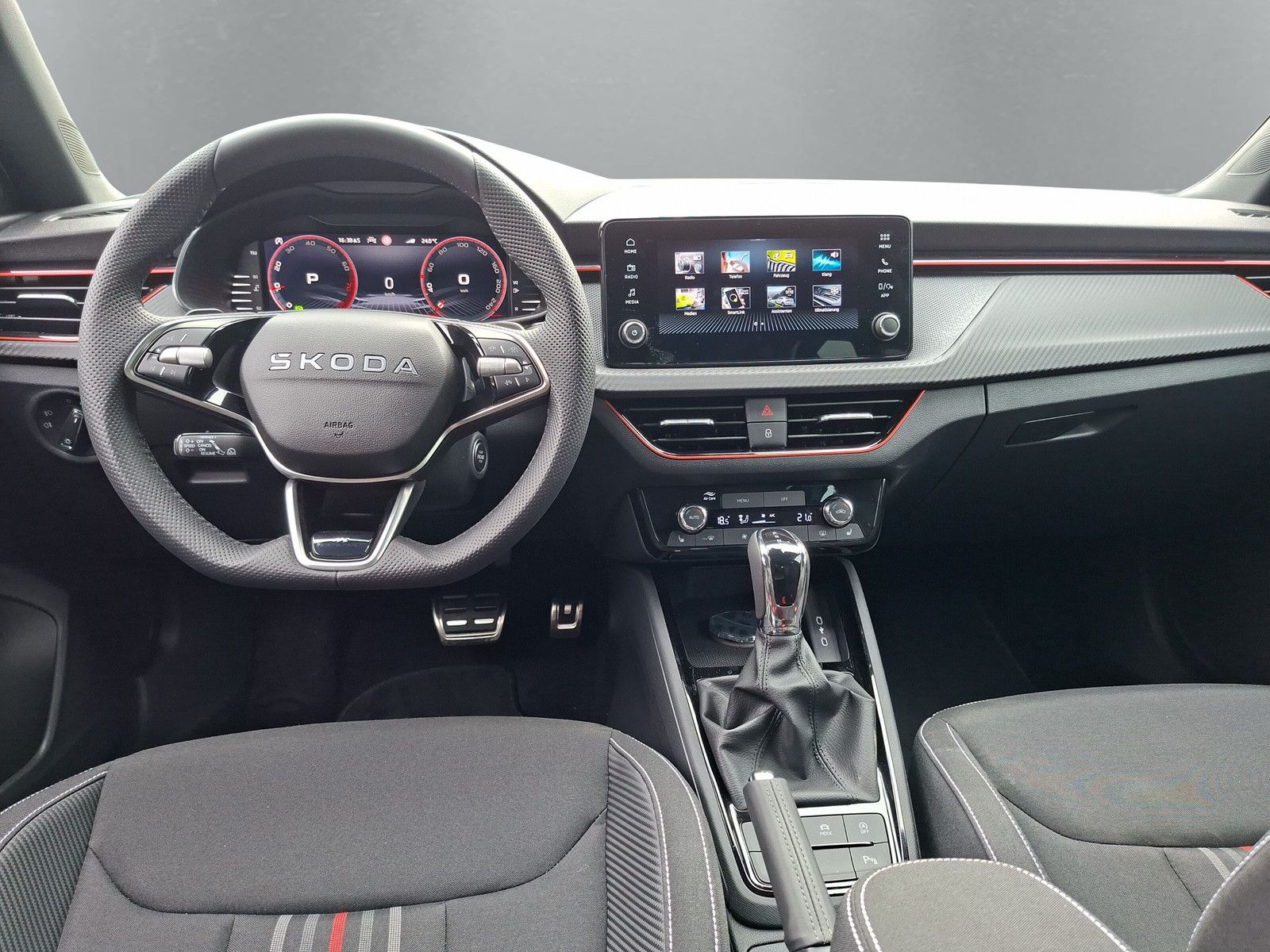 Fahrzeugabbildung SKODA Kamiq 1.5TSI Monte Carlo Pano Matrix ACC SideAHK