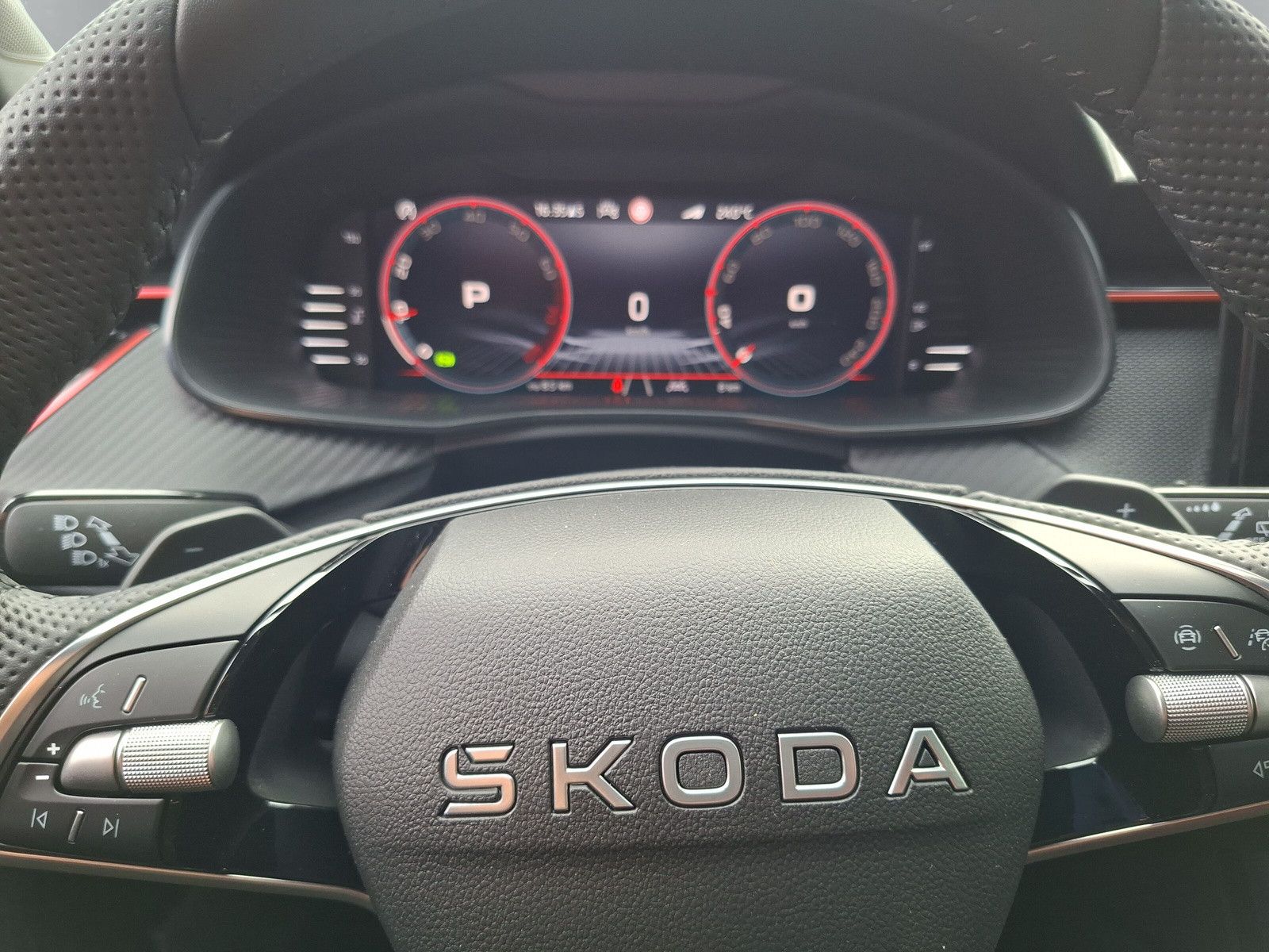 Fahrzeugabbildung SKODA Kamiq 1.5TSI Monte Carlo Pano Matrix ACC SideAHK