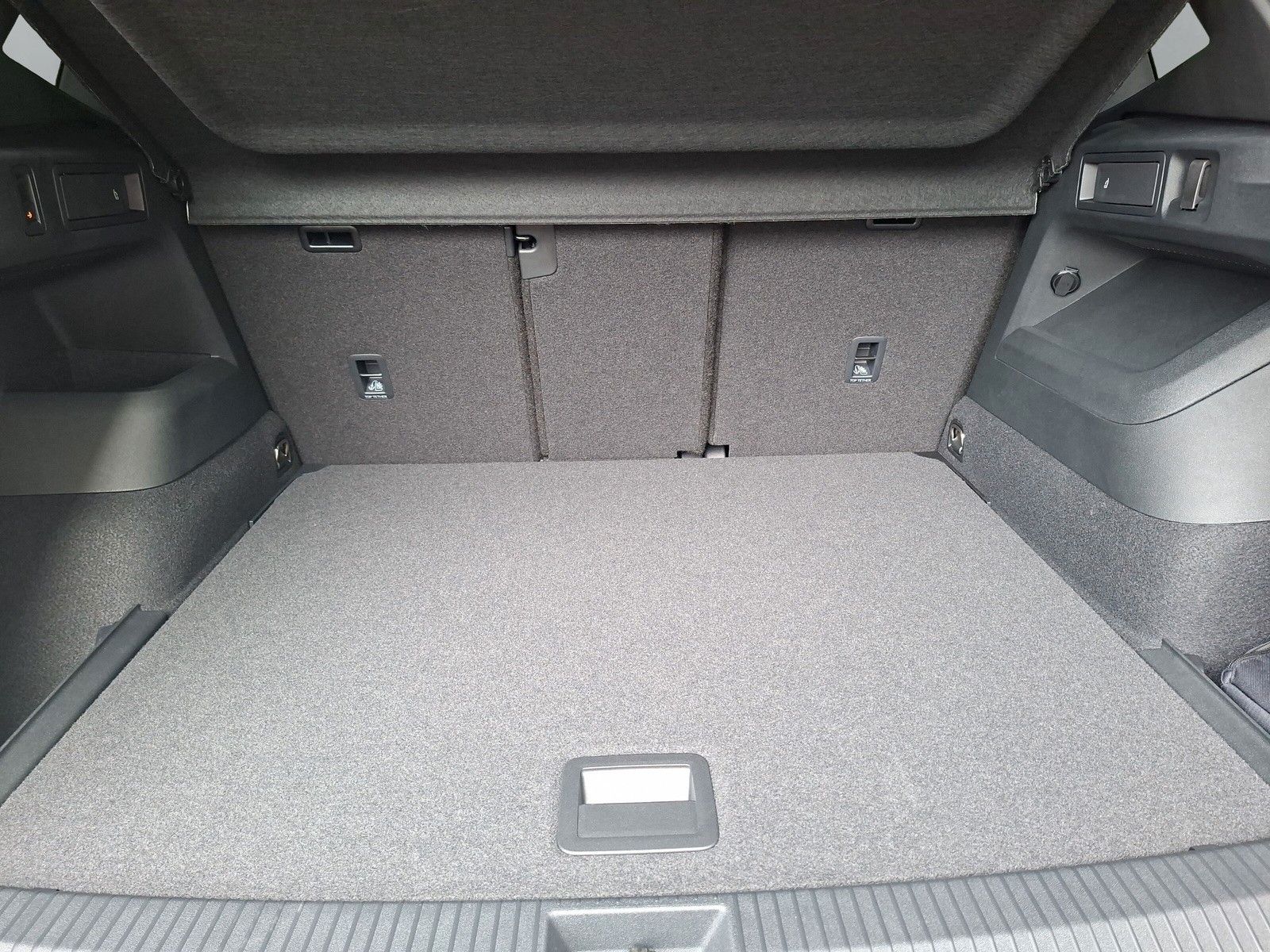 Fahrzeugabbildung Volkswagen Tiguan 2.0 TSI 4M R-Line Pano 20"DCC Headup