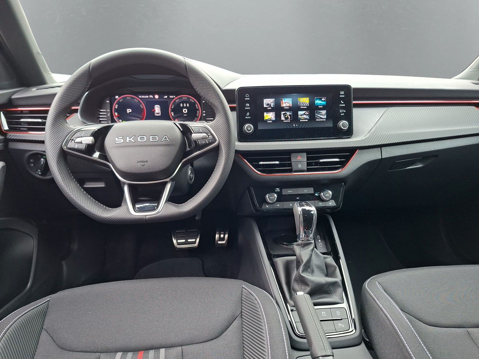 Fahrzeugabbildung SKODA Kamiq 1.5TSI Monte Carlo Pano Matrix 18"eHeckAHK