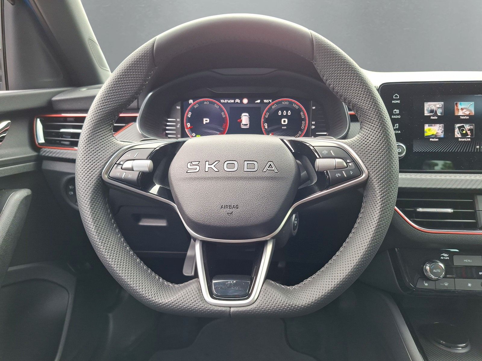 Fahrzeugabbildung SKODA Kamiq 1.5TSI Monte Carlo Pano Matrix 18"eHeckAHK