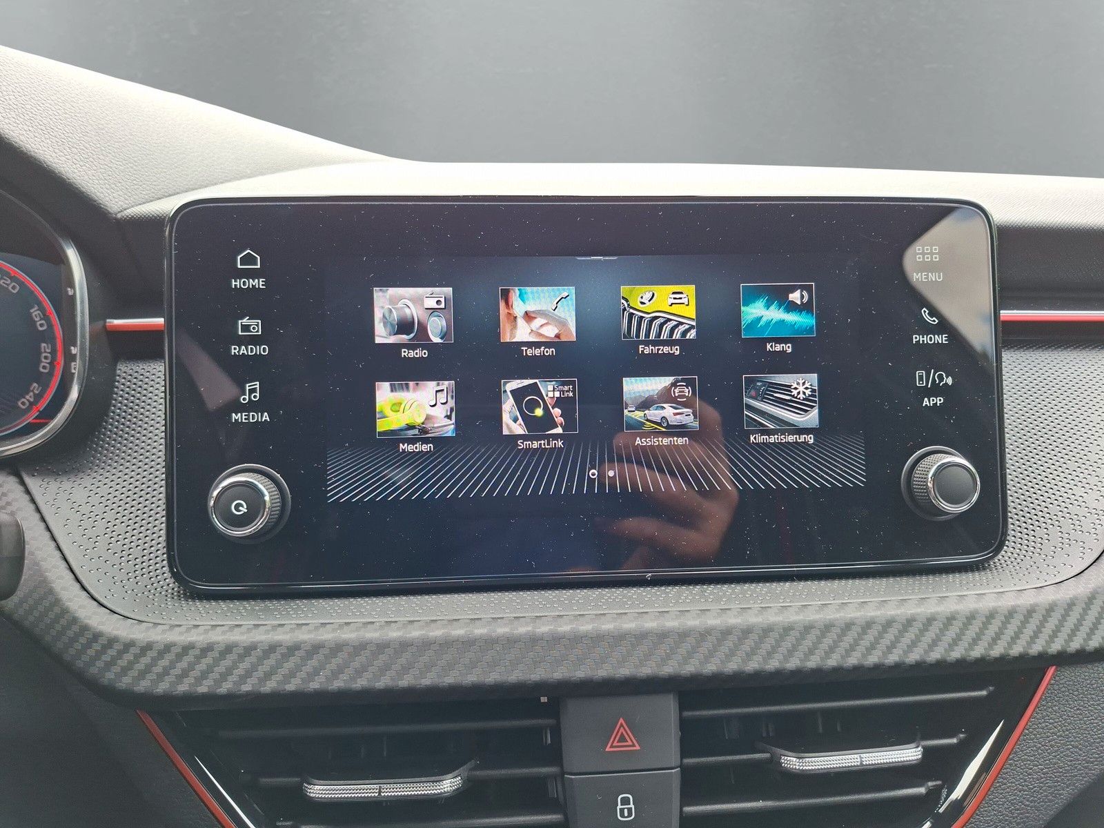 Fahrzeugabbildung SKODA Kamiq 1.5TSI Monte Carlo Pano Matrix 18"eHeckAHK