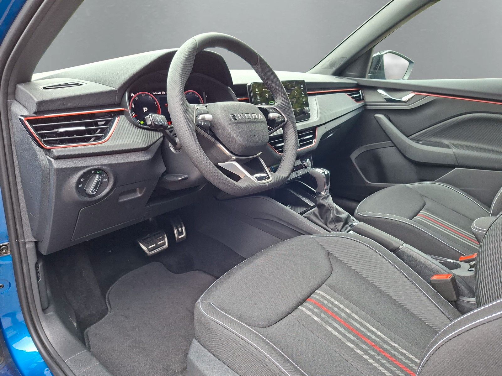 Fahrzeugabbildung SKODA Kamiq 1.5TSI Monte Carlo Pano Matrix 18"eHeckAHK