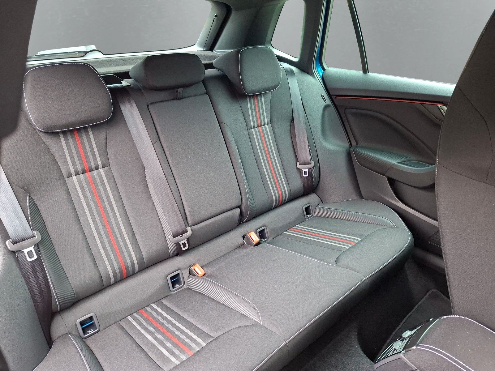 Fahrzeugabbildung SKODA Kamiq 1.5TSI Monte Carlo Pano Matrix 18"eHeckAHK