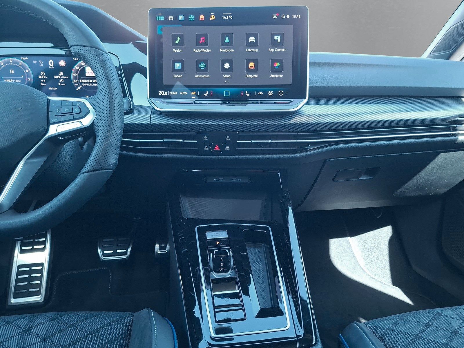 Fahrzeugabbildung Volkswagen Golf VIII 1.5eTSI R-Line Pano18" LED Plus Standh