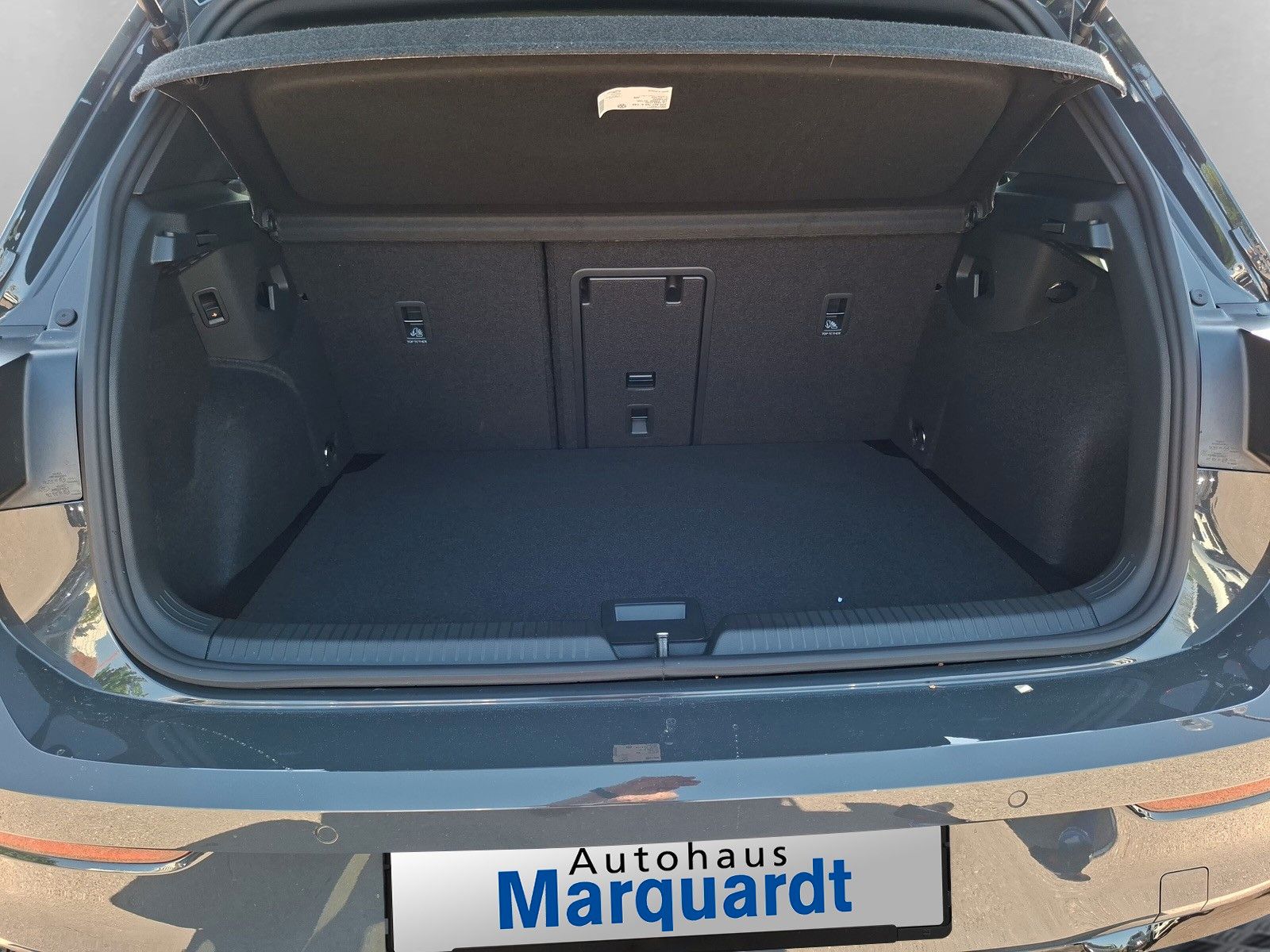 Fahrzeugabbildung Volkswagen Golf VIII 1.5eTSI R-Line Pano18" LED Plus Standh
