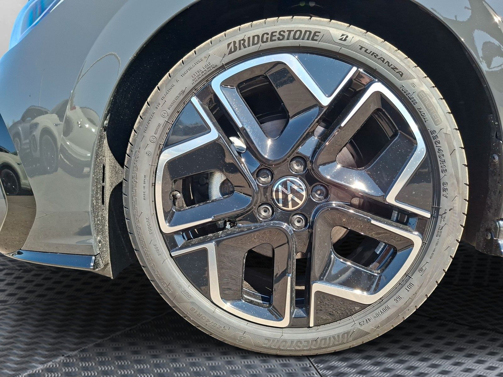 Fahrzeugabbildung Volkswagen Golf VIII 1.5eTSI R-Line Pano18" LED Plus Standh
