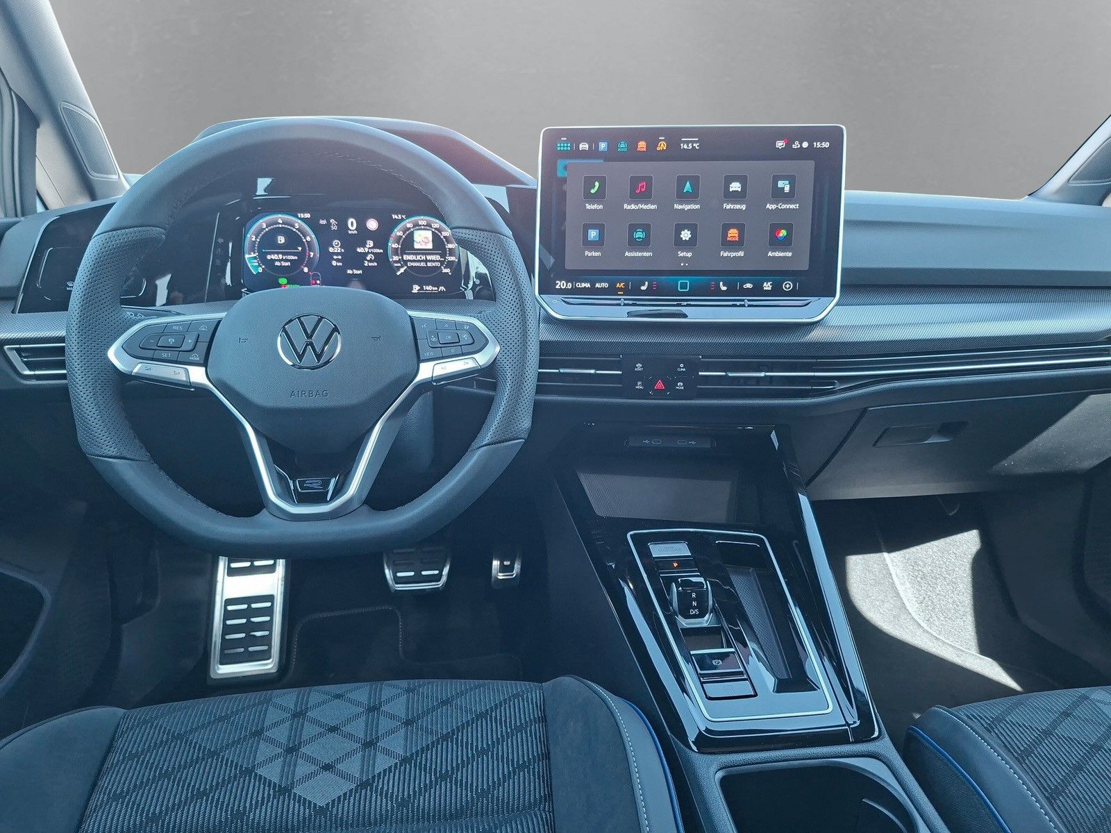 Fahrzeugabbildung Volkswagen Golf VIII 1.5eTSI R-Line Pano18" LED Plus Standh
