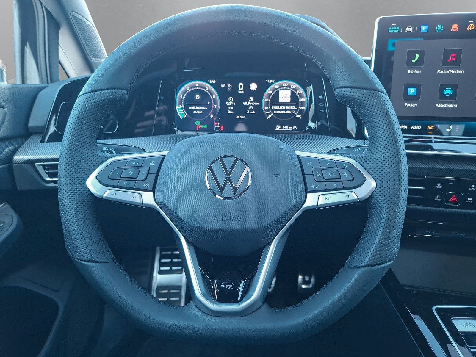 Fahrzeugabbildung Volkswagen Golf VIII 1.5eTSI R-Line Pano18" LED Plus Standh